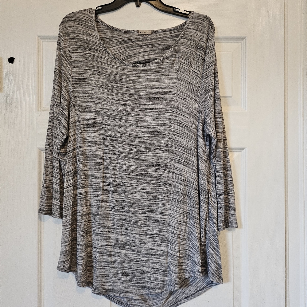 Mod o Doc shirt. Size medium. Color black and white.